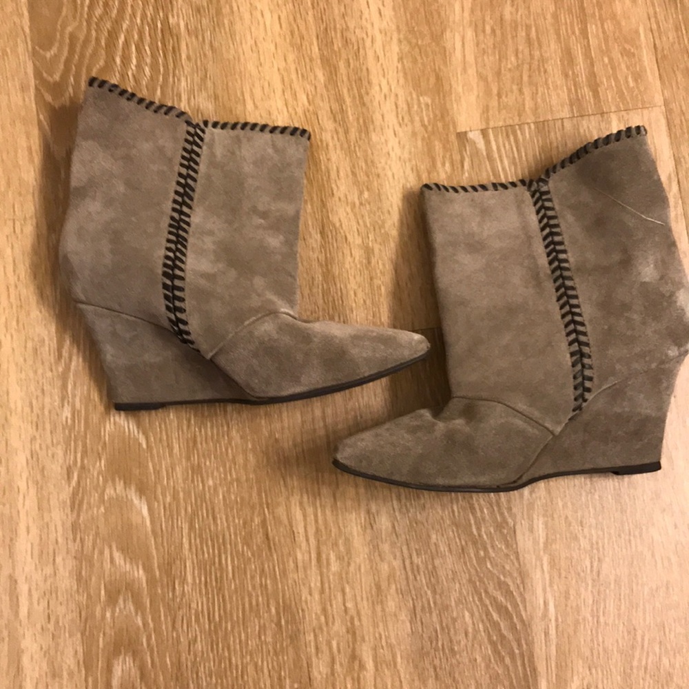 Charles by Charles David 9.5 wedge suede bootie